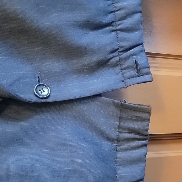 Nasty Gal- Virgin Wool blk striped short blazer w/ elastic at bottom. M/L. - Picture 4 of 8